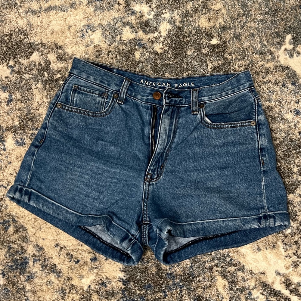 American Eagle Medium Wash Mom Short | Size 6